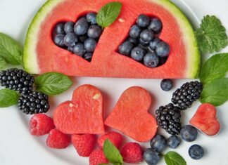 Jak usunąć czarne rysy z białych butów? Jak usunąć czarne rysy z białych butów?