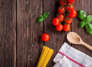 Jak założyć makaron na haczyk?