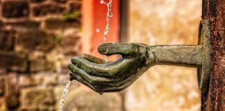 Czym czyścić dłonie?