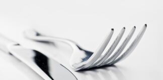 Czy zezwala się na organizowanie wycieczek kajakowych podczas silnego wiatru?