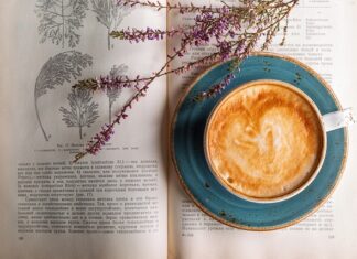 Czy krem nivea można nakładać na usta?