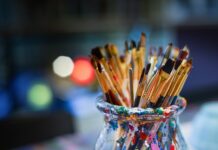 Do czego jest pędzel wachlarzowy?