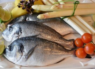 Co pasuje do białych butów?