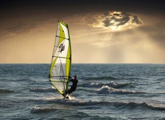 Jak pływać windsurfing? Jak pływać windsurfing?