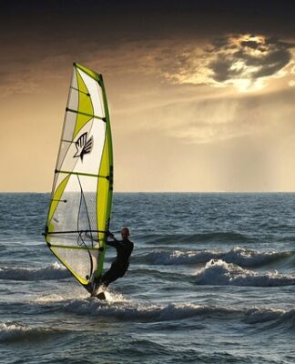 Jak pływać windsurfing?